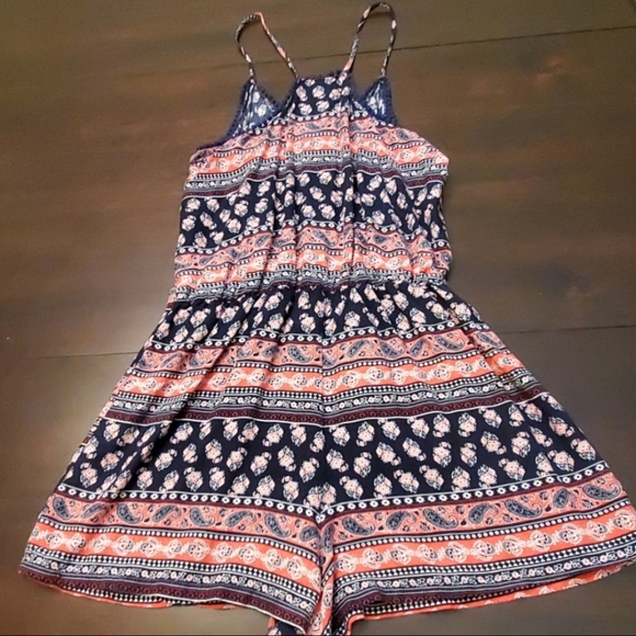 Women's Full Tilt paisley Design Multicolor Romper Size Medium - Picture 2 of 3